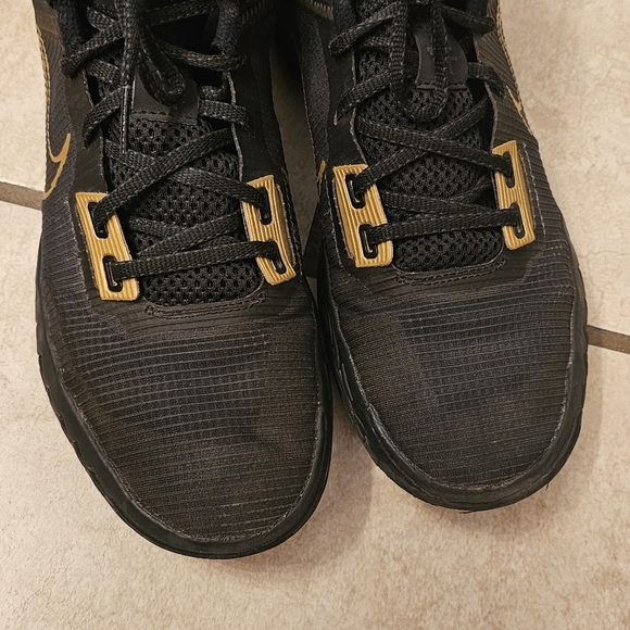 Nike Kyrie Flytrap 4 Black and Gold Basketball tennis size 8 - Picture 6 of 6